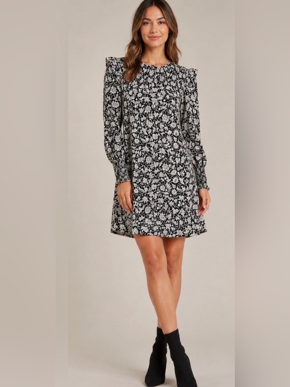 JOIE 100% SILK BLACK & WHITE FLORAL MINI SHIFT DRESS M LONG SLEEVE BOHO LUXE